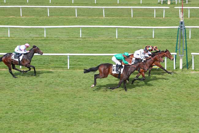 Photo d'arrivée de la course pmu PRIX DE L'HIPPODROME DE RAMBOUILLET à FONTAINEBLEAU le Lundi 28 mars 2022