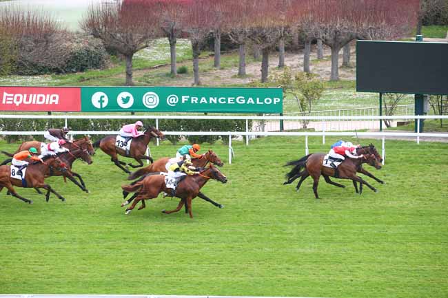 Photo d'arrivée de la course pmu PRIX DE LA GLORIETTE à SAINT CLOUD le Mardi 29 mars 2022