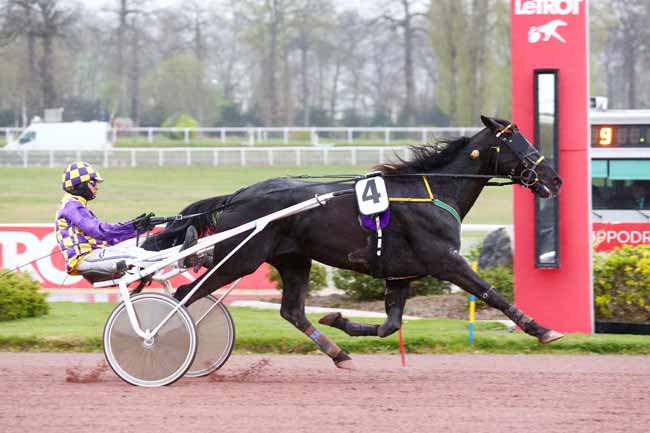 Photo d'arrivée de la course pmu PRIX DU PONT D'IENA à ENGHIEN le Mardi 29 mars 2022