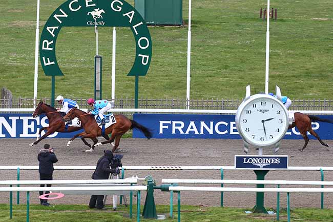 Photo d'arrivée de la course pmu PRIX DE LA FOSSE AUX CERFS à CHANTILLY le Jeudi 31 mars 2022