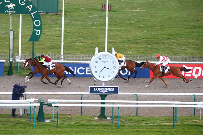 Photo d'arrivée de la course pmu PRIX DU VAL SAINT-GEORGES à CHANTILLY le Jeudi 31 mars 2022