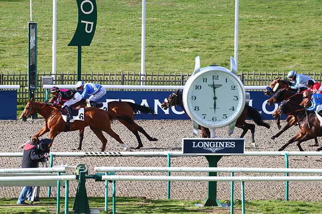 Photo d'arrivée de la course pmu PRIX DE LA FABRIQUE DE L'EXTRAVAGANCE à CHANTILLY le Jeudi 31 mars 2022