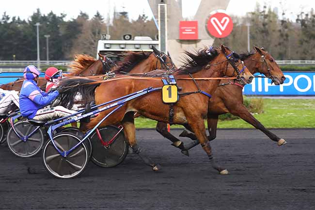 Photo d'arrivée de la course pmu PRIX AEMILIA à PARIS-VINCENNES le Vendredi 1 avril 2022