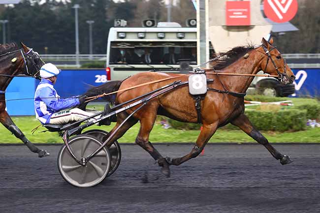 Photo d'arrivée de la course pmu PRIX EOS à PARIS-VINCENNES le Vendredi 1 avril 2022