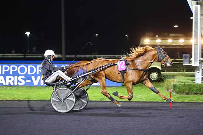 Photo d'arrivée de la course pmu PRIX PENTHESILEA à PARIS-VINCENNES le Vendredi 1 avril 2022