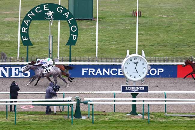 Photo d'arrivée de la course pmu PRIX DE LA MAISON DES OFFICIERS à CHANTILLY le Lundi 4 avril 2022
