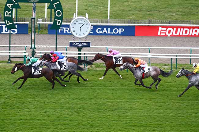 Photo d'arrivée de la course pmu PRIX DES PETITES FONTAINES à CHANTILLY le Lundi 4 avril 2022