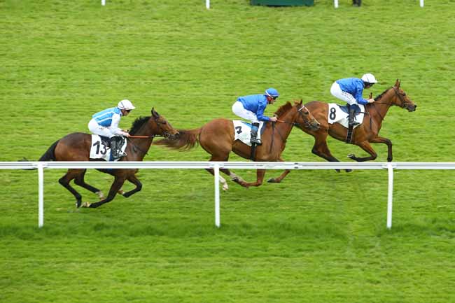 Photo d'arrivée de la course pmu PRIX PARADE D'AMOUR à SAINT CLOUD le Mardi 5 avril 2022