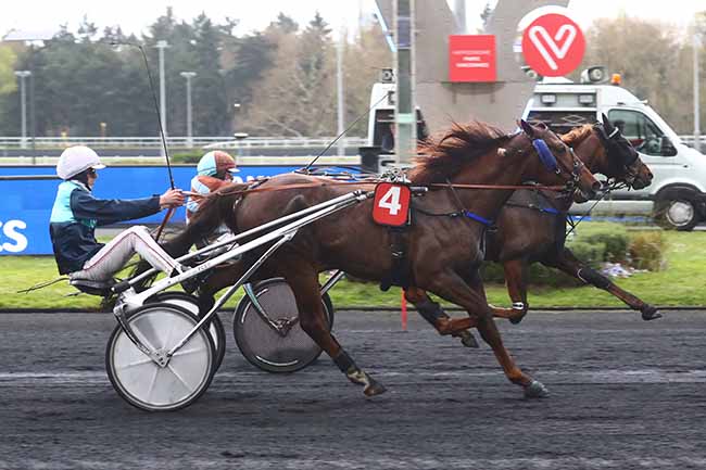 Photo d'arrivée de la course pmu PRIX BEATRIX à PARIS-VINCENNES le Mardi 5 avril 2022
