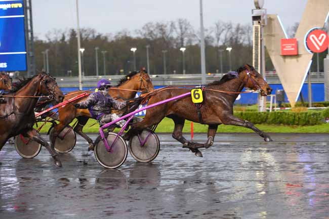 Photo d'arrivée de la course pmu PRIX CEPHENS à PARIS-VINCENNES le Vendredi 8 avril 2022