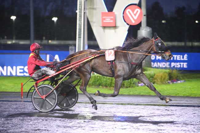 Photo d'arrivée de la course pmu PRIX AQUILA à PARIS-VINCENNES le Vendredi 8 avril 2022
