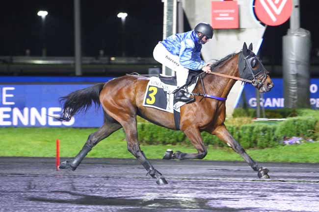 Photo d'arrivée de la course pmu PRIX LIBRA à PARIS-VINCENNES le Vendredi 8 avril 2022
