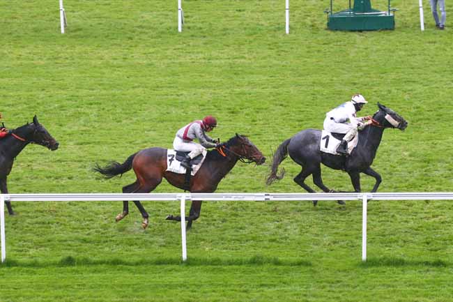 Photo d'arrivée de la course pmu PRIX DE SAINT-GERMAIN-DE-LA-GRANGE à SAINT CLOUD le Vendredi 8 avril 2022