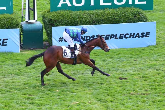 Photo d'arrivée de la course pmu PRIX ANDRE GIRARD à AUTEUIL le Samedi 9 avril 2022