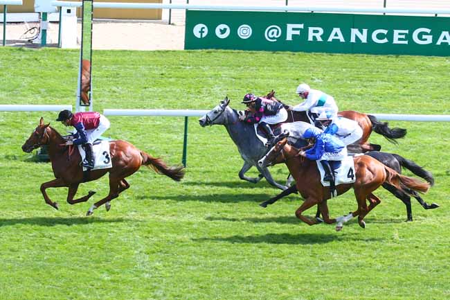Photo d'arrivée de la course pmu PRIX JUIGNE à LONGCHAMP le Dimanche 10 avril 2022