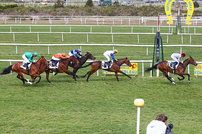Photo d'arrivée de la course pmu PRIX JEAN GILLOIS à FONTAINEBLEAU le Mardi 12 avril 2022