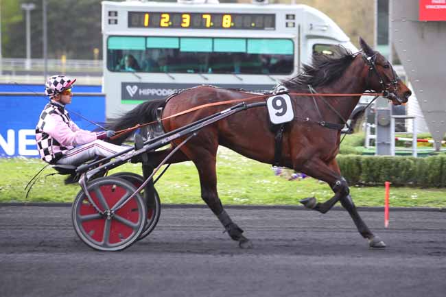 Photo d'arrivée de la course pmu PRIX PROSERPINA à PARIS-VINCENNES le Mardi 12 avril 2022