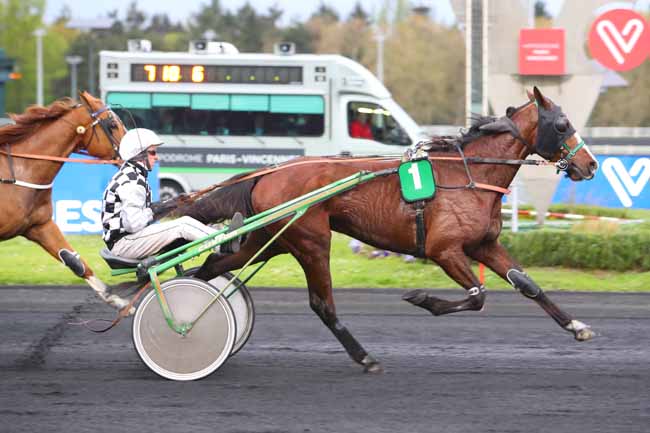 Photo d'arrivée de la course pmu PRIX ALBIREO à PARIS-VINCENNES le Mardi 12 avril 2022