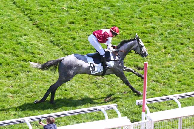 Photo d'arrivée de la course pmu PRIX OTEUIL SF à AUTEUIL le Jeudi 14 avril 2022