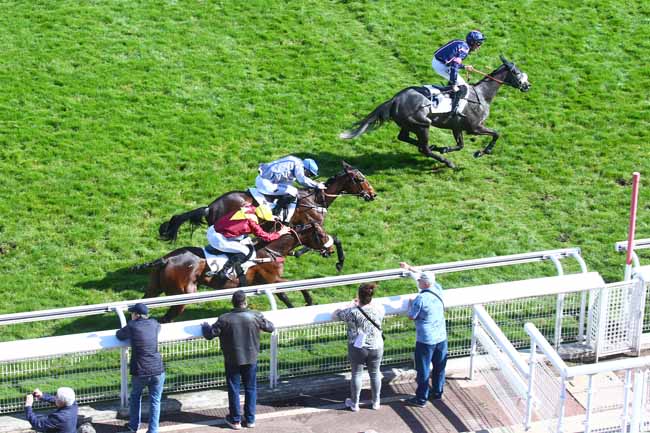 Photo d'arrivée de la course pmu PRIX AUBEPINE à AUTEUIL le Jeudi 14 avril 2022