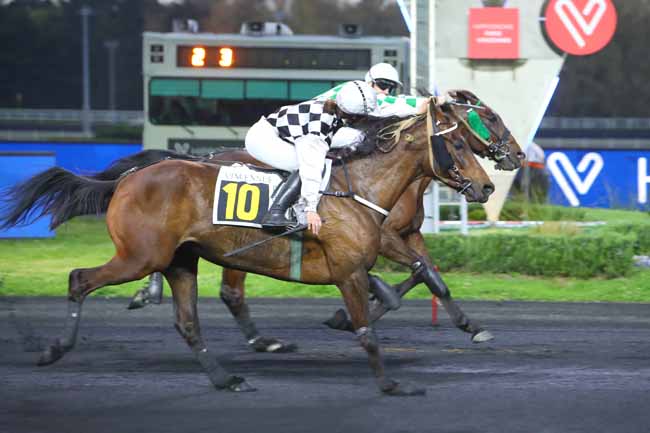 Photo d'arrivée de la course pmu PRIX ICLEA à PARIS-VINCENNES le Vendredi 15 avril 2022