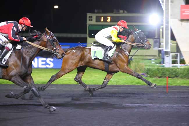 Photo d'arrivée de la course pmu PRIX BEAUMANOIR à PARIS-VINCENNES le Vendredi 15 avril 2022