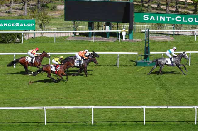 Photo d'arrivée de la course pmu PRIX DE BUC à SAINT CLOUD le Vendredi 15 avril 2022