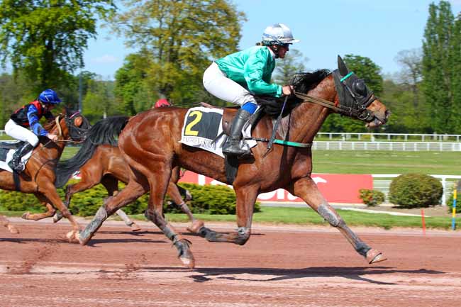 Photo d'arrivée de la course pmu PRIX DE FUMEL à ENGHIEN le Jeudi 21 avril 2022