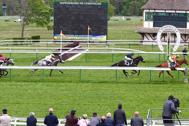Photo d'arrivée de la course pmu PRIX GASTON BRANERE à COMPIEGNE le Mardi 26 avril 2022