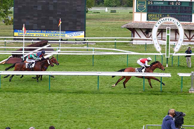 Photo d'arrivée de la course pmu PRIX DU MONT-DORE à COMPIEGNE le Mardi 26 avril 2022
