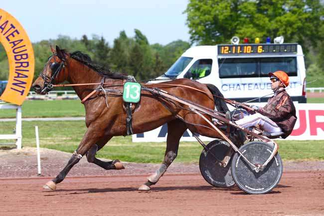 Photo d'arrivée de la course pmu PRIX DE LA GALISSONNIERE à CHATEAUBRIANT le Mercredi 27 avril 2022