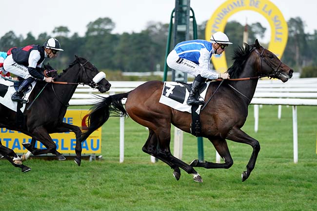 Photo d'arrivée de la course pmu PRIX DU ROCHER CASSEPOT à FONTAINEBLEAU le Mercredi 27 avril 2022