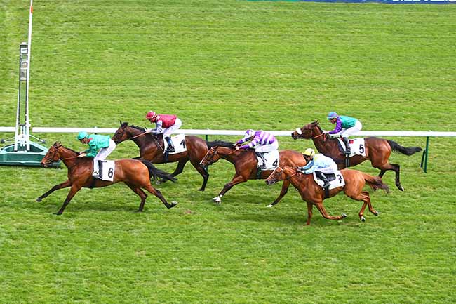 Photo d'arrivée de la course pmu PRIX DE L'HOTEL DE BRUXELLES à LONGCHAMP le Jeudi 28 avril 2022