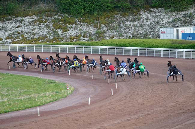 Photo d'arrivée de la course pmu PRIX HUBERTA à MAUQUENCHY le Vendredi 29 avril 2022