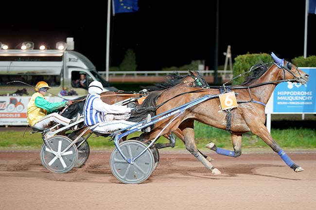 Photo d'arrivée de la course pmu PRIX MAGINUS à MAUQUENCHY le Vendredi 29 avril 2022
