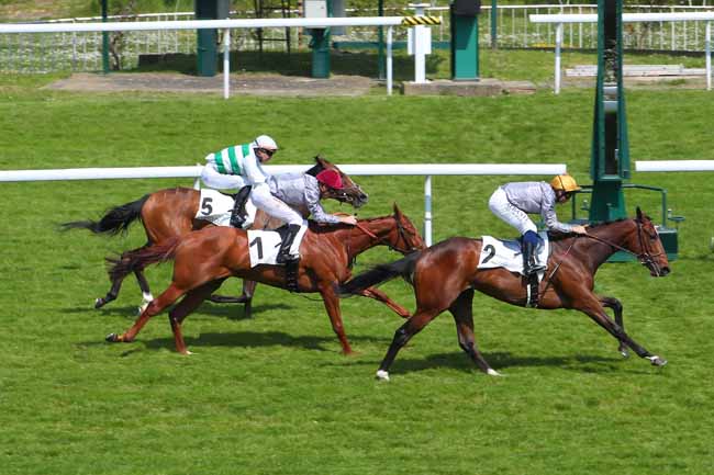 Photo d'arrivée de la course pmu PRIX CLEOPATRE à SAINT CLOUD le Vendredi 29 avril 2022