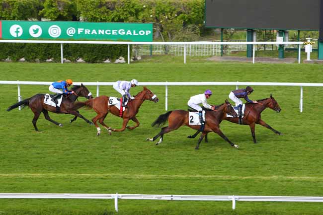 Photo d'arrivée de la course pmu PRIX NOBILIARY à SAINT CLOUD le Vendredi 29 avril 2022