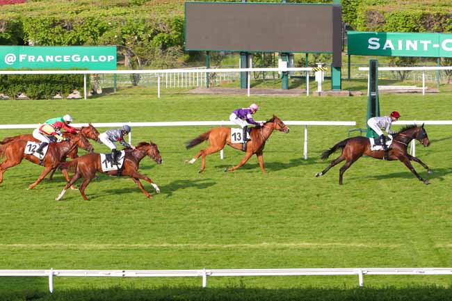 Photo d'arrivée de la course pmu PRIX DE VILLAROCHE à SAINT CLOUD le Vendredi 29 avril 2022