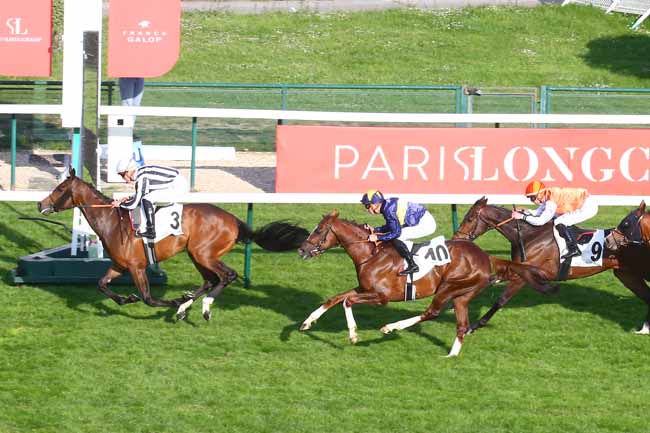 Photo d'arrivée de la course pmu PRIX DU BOIS DE VINCENNES à LONGCHAMP le Dimanche 1 mai 2022