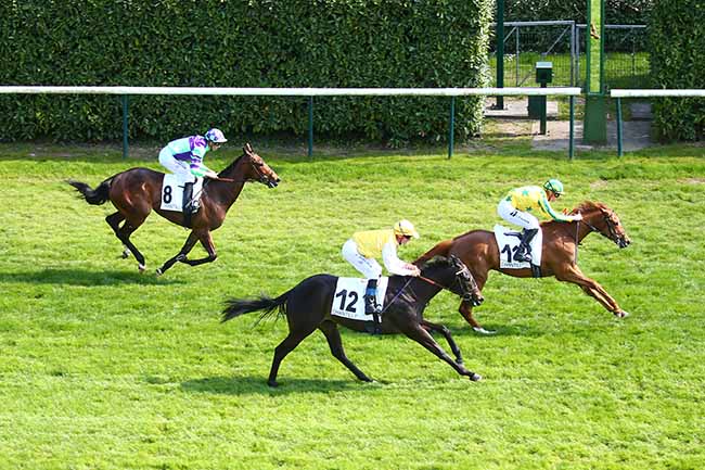 Photo d'arrivée de la course pmu PRIX DES LILAS à CHANTILLY le Mardi 3 mai 2022