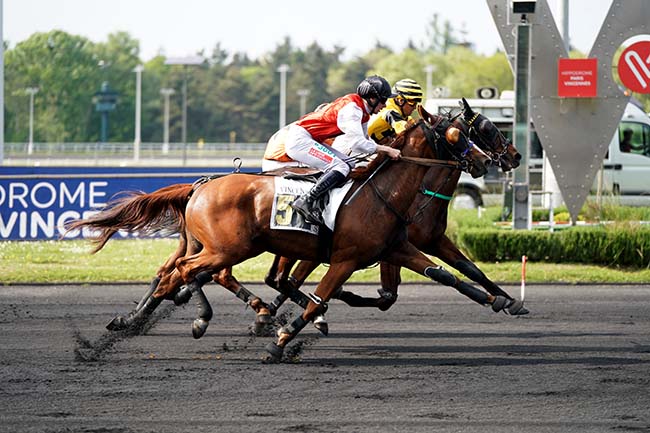 Photo d'arrivée de la course pmu PRIX ANNA à PARIS-VINCENNES le Mardi 3 mai 2022