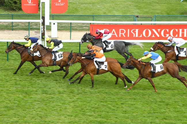 Photo d'arrivée de la course pmu PRIX DU JEU DE PAUME à LONGCHAMP le Mercredi 4 mai 2022