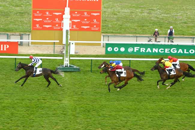 Photo d'arrivée de la course pmu PRIX DU CHATEAU DE LONGCHAMP à LONGCHAMP le Mercredi 4 mai 2022