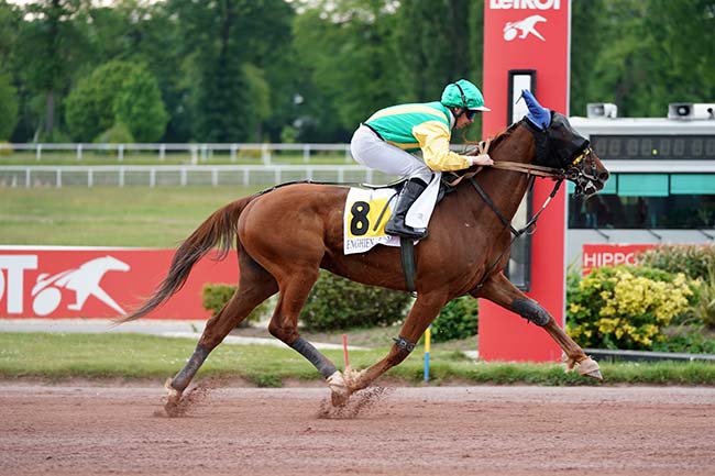 Photo d'arrivée de la course pmu PRIX D'HERMONVILLE à ENGHIEN le Mercredi 4 mai 2022