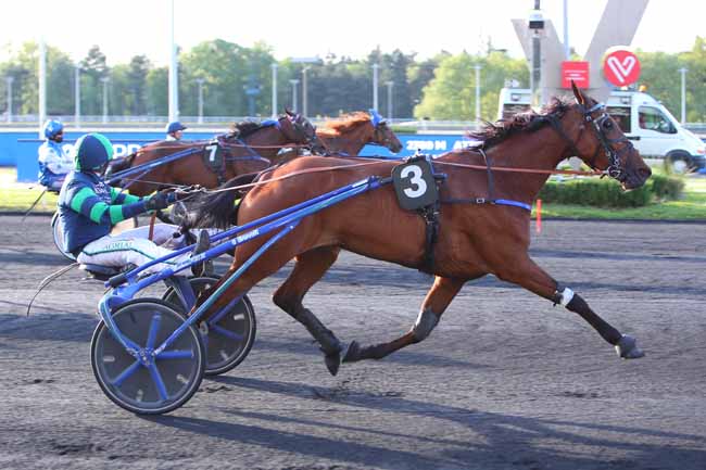 Photo d'arrivée de la course pmu PRIX BELINDA à PARIS-VINCENNES le Vendredi 6 mai 2022