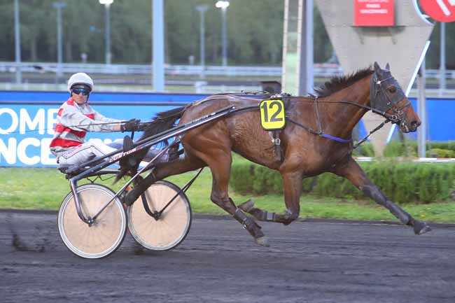 Photo d'arrivée de la course pmu PRIX ARACHNE à PARIS-VINCENNES le Vendredi 6 mai 2022