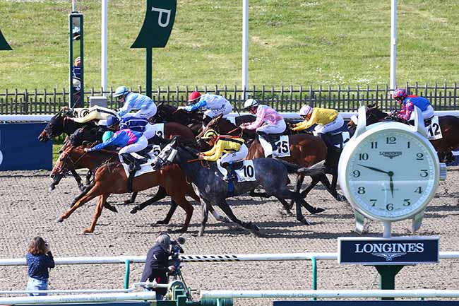 Photo d'arrivée de la course pmu PRIX DE BARBERY à CHANTILLY le Vendredi 6 mai 2022