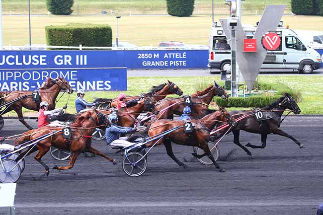 Photo d'arrivée de la course pmu PRIX DU VAUCLUSE à PARIS-VINCENNES le Samedi 7 mai 2022