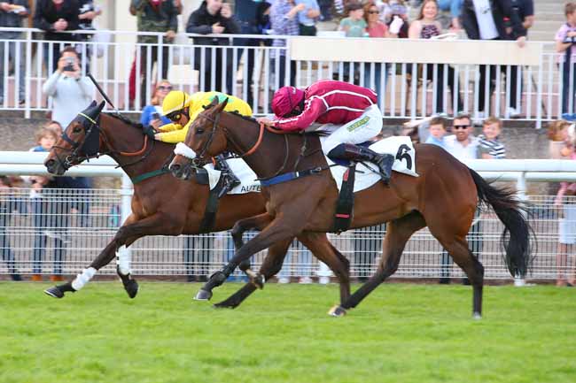 Photo d'arrivée de la course pmu PRIX VANILLE à AUTEUIL le Samedi 7 mai 2022