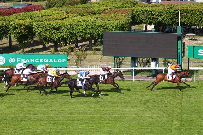 Photo d'arrivée de la course pmu PRIX DURBAR à SAINT CLOUD le Dimanche 8 mai 2022